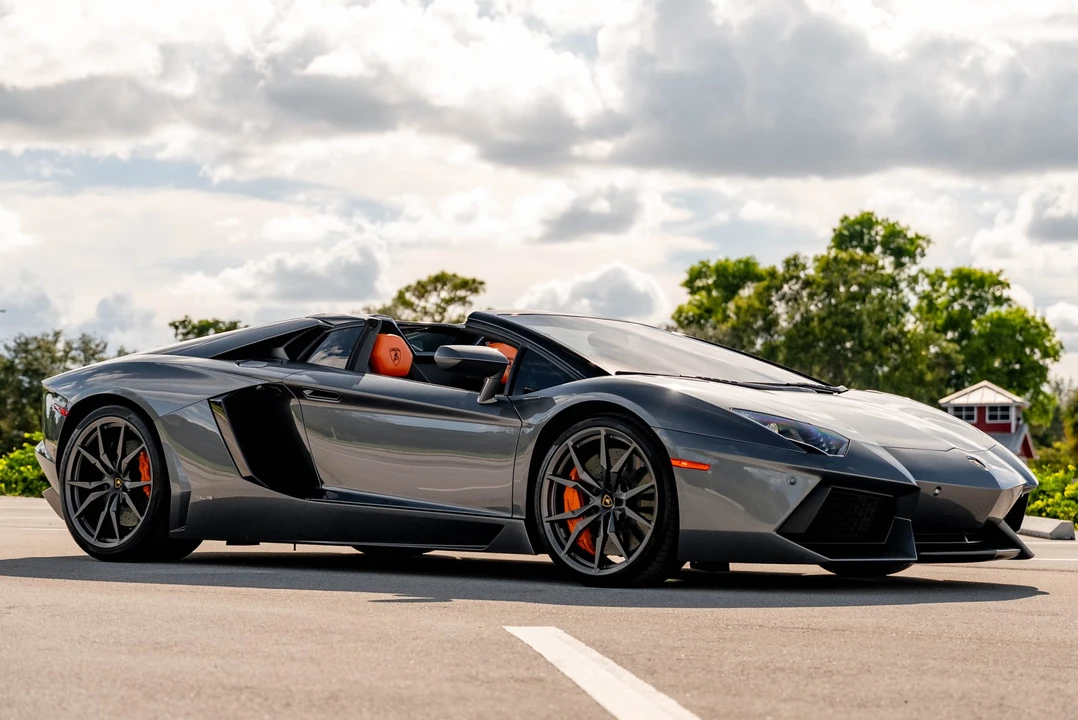2015 Lamborghini Aventador LP700-4 - Image 16 of 31
