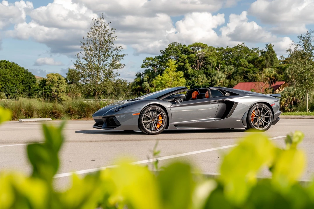 2015 Lamborghini Aventador LP700-4 - Image 6 of 31