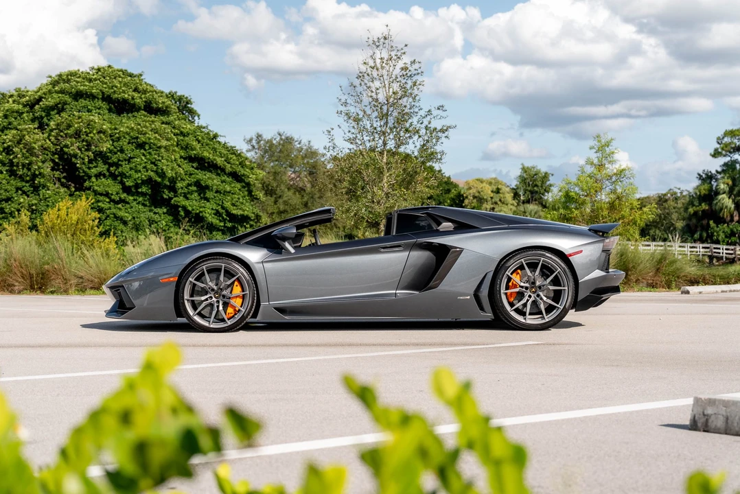 2015 Lamborghini Aventador LP700-4 - Image 7 of 31
