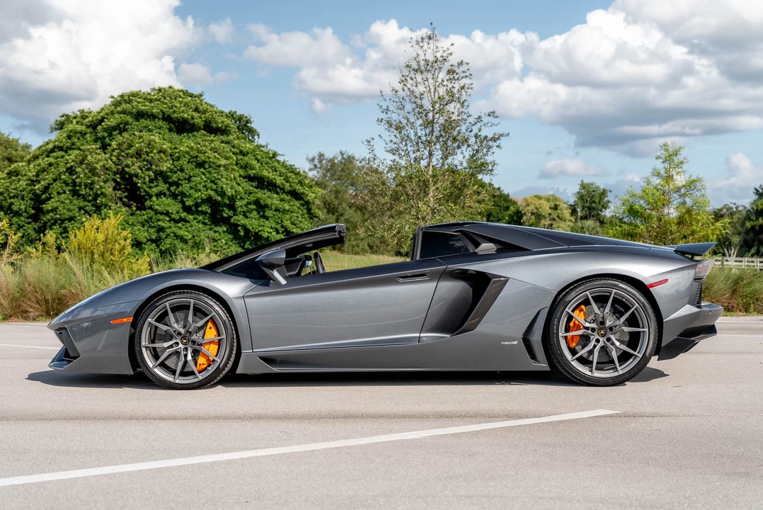 2015 Lamborghini Aventador LP700-4 - Image 8 of 31
