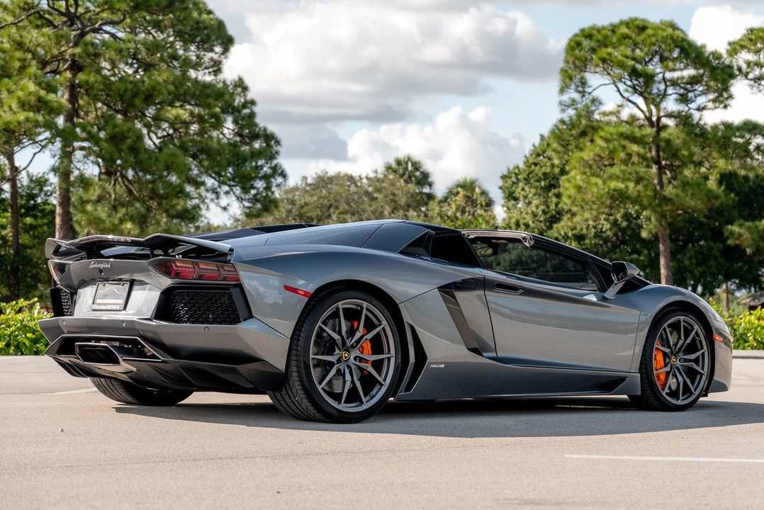 2015 Lamborghini Aventador LP700-4 - Image 13 of 31