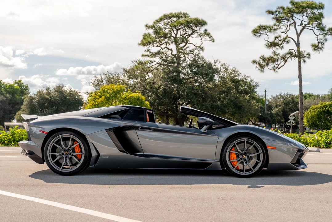 2015 Lamborghini Aventador LP700-4 - Image 14 of 31