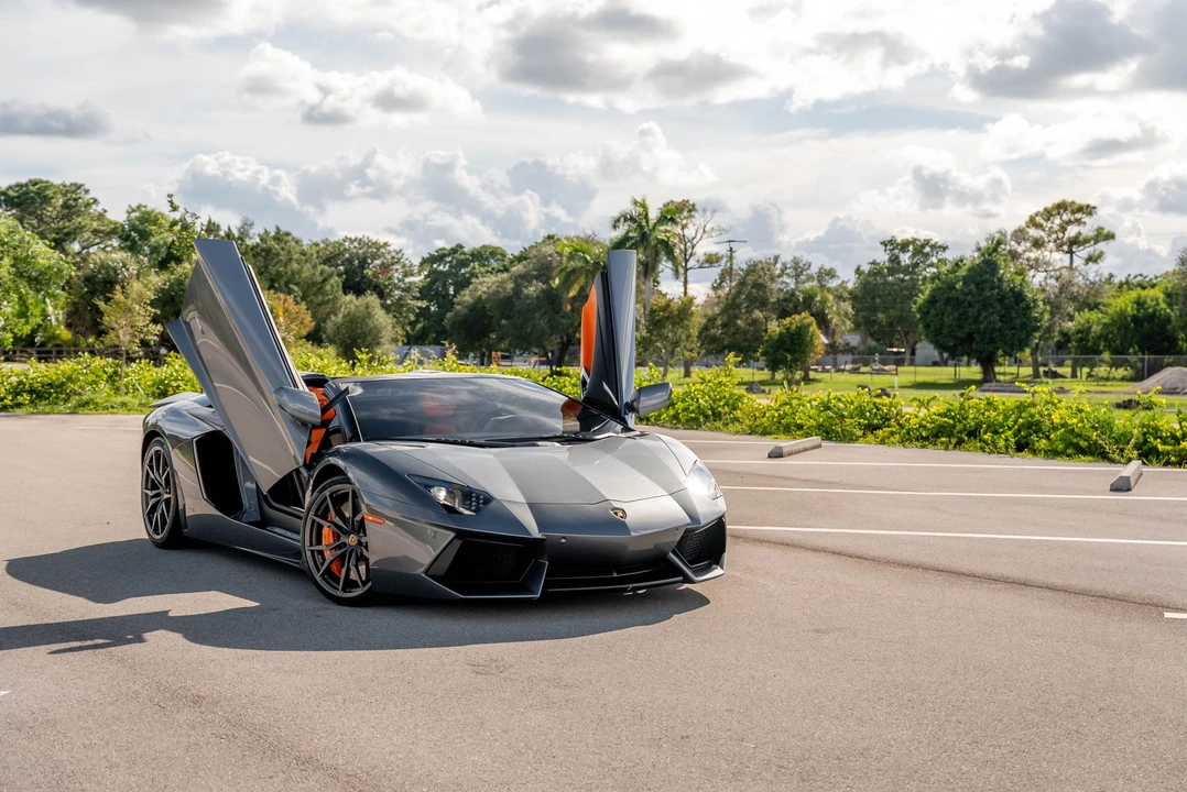 2015 Lamborghini Aventador LP700-4 - Image 2 of 31