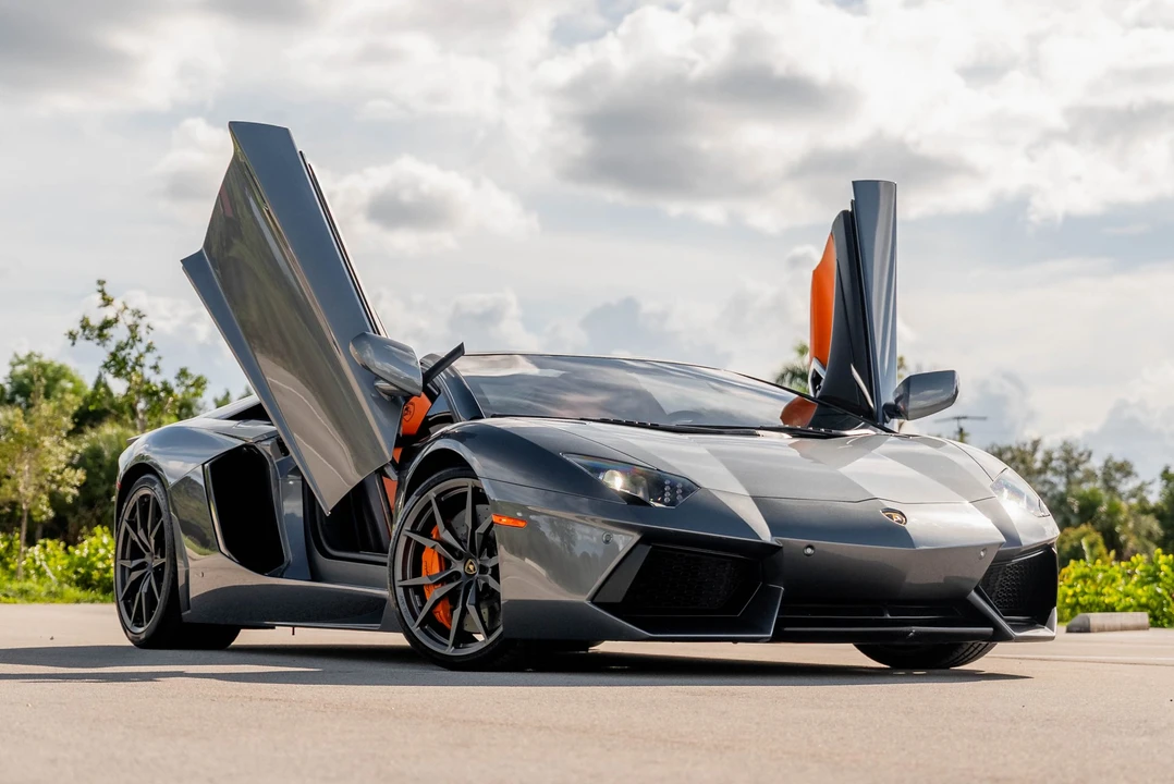 2015 Lamborghini Aventador LP700-4 - Image 3 of 31
