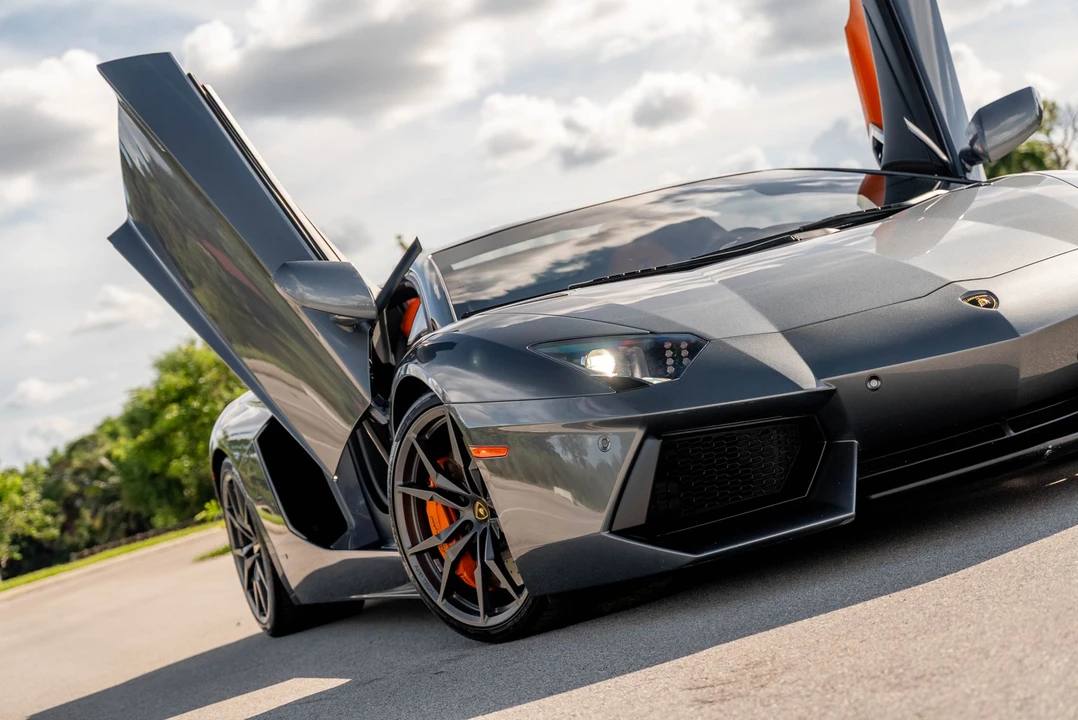 2015 Lamborghini Aventador LP700-4 - Image 17 of 31