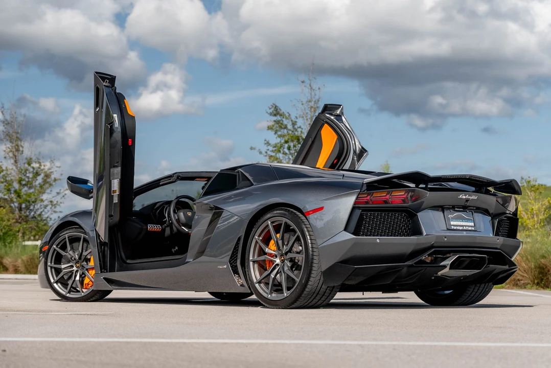 2015 Lamborghini Aventador LP700-4 - Image 11 of 31