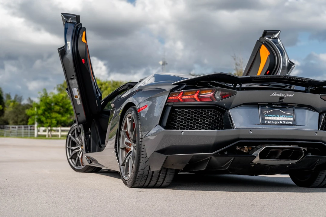 2015 Lamborghini Aventador LP700-4 - Image 21 of 31