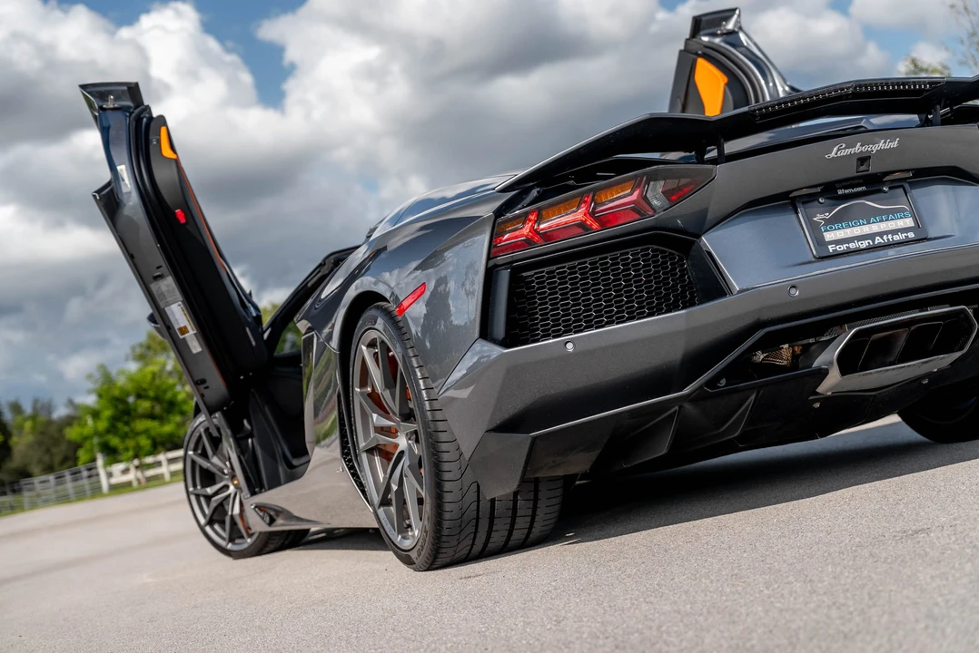 2015 Lamborghini Aventador LP700-4 - Image 22 of 31