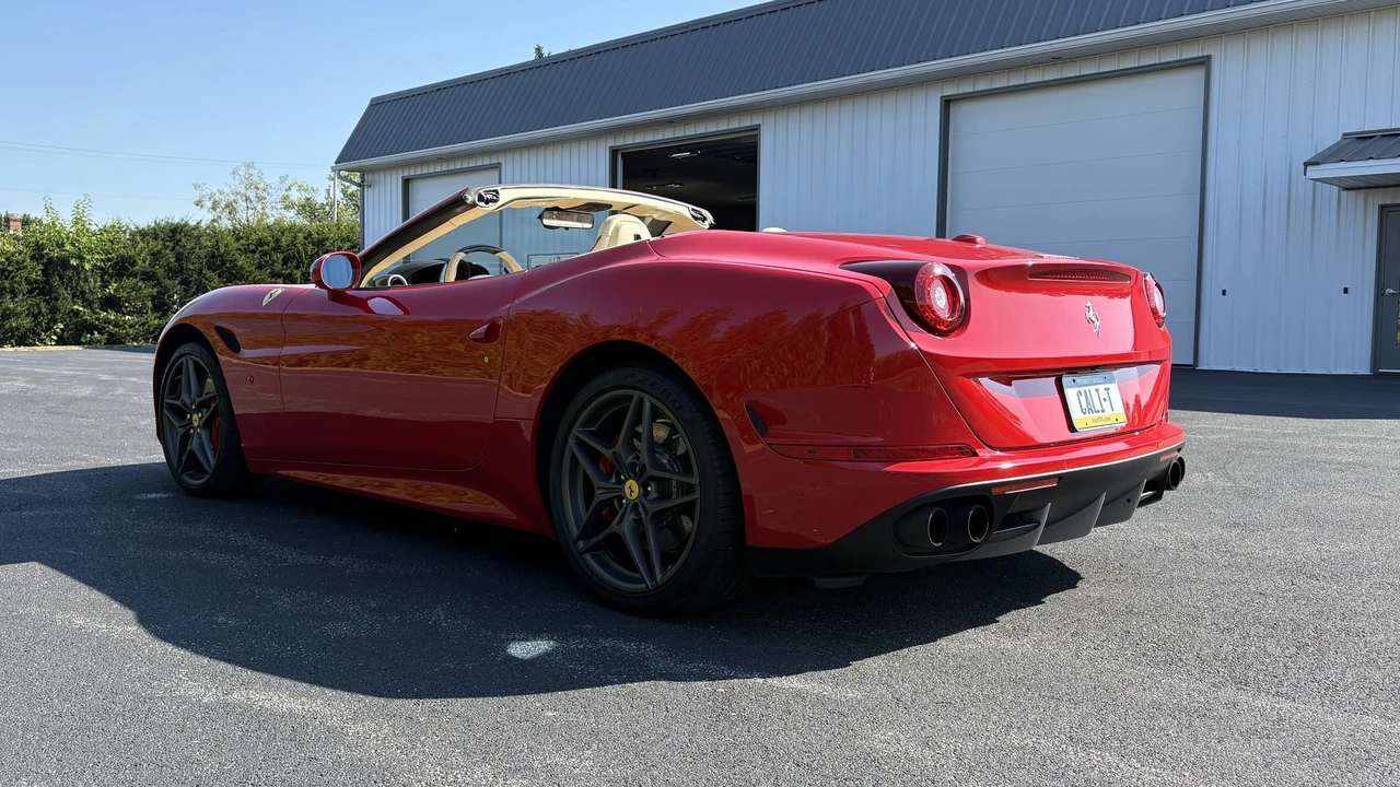 2016 Ferrari California T - Image 5 of 31