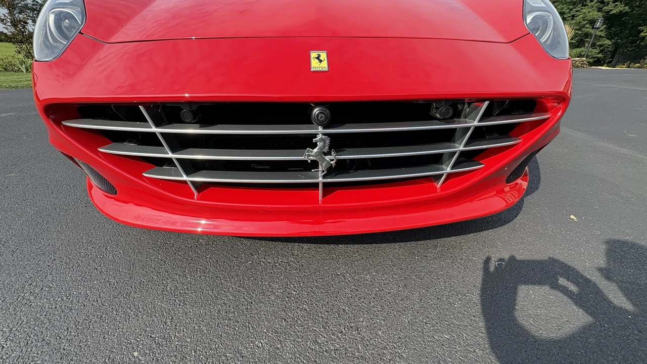 2016 Ferrari California T - Image 24 of 31