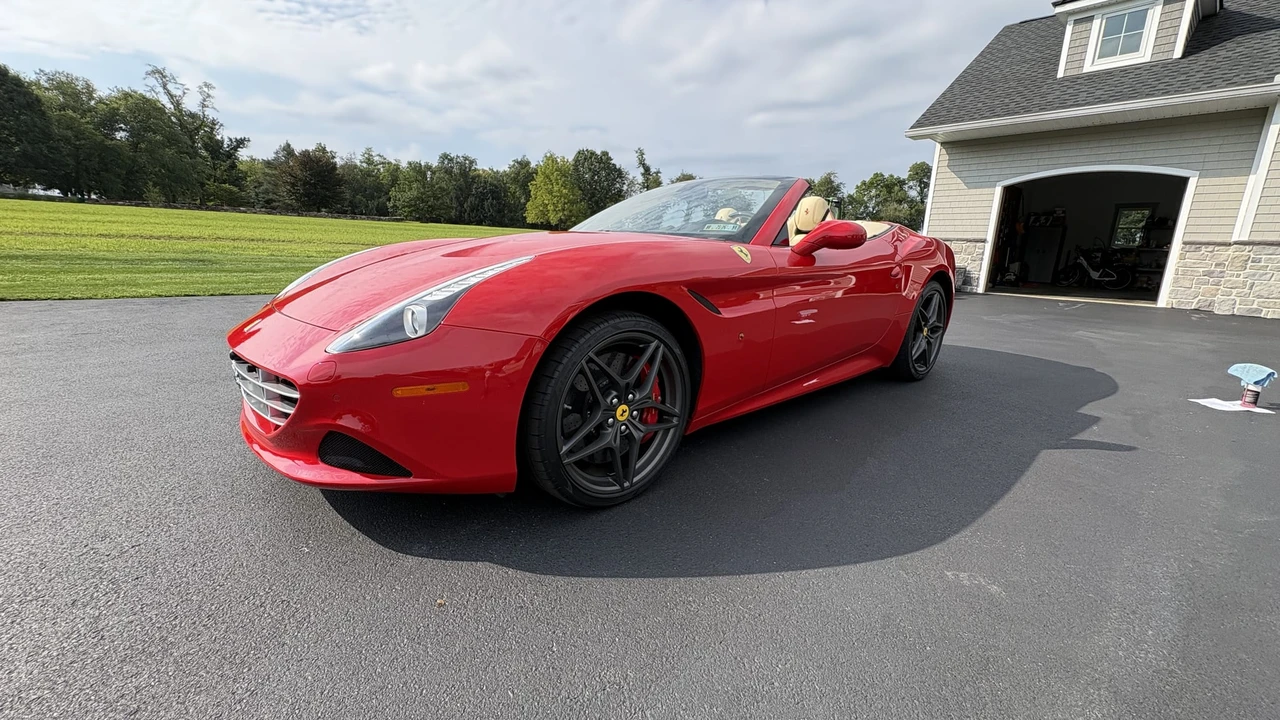 2016 Ferrari California T - Image 2 of 31