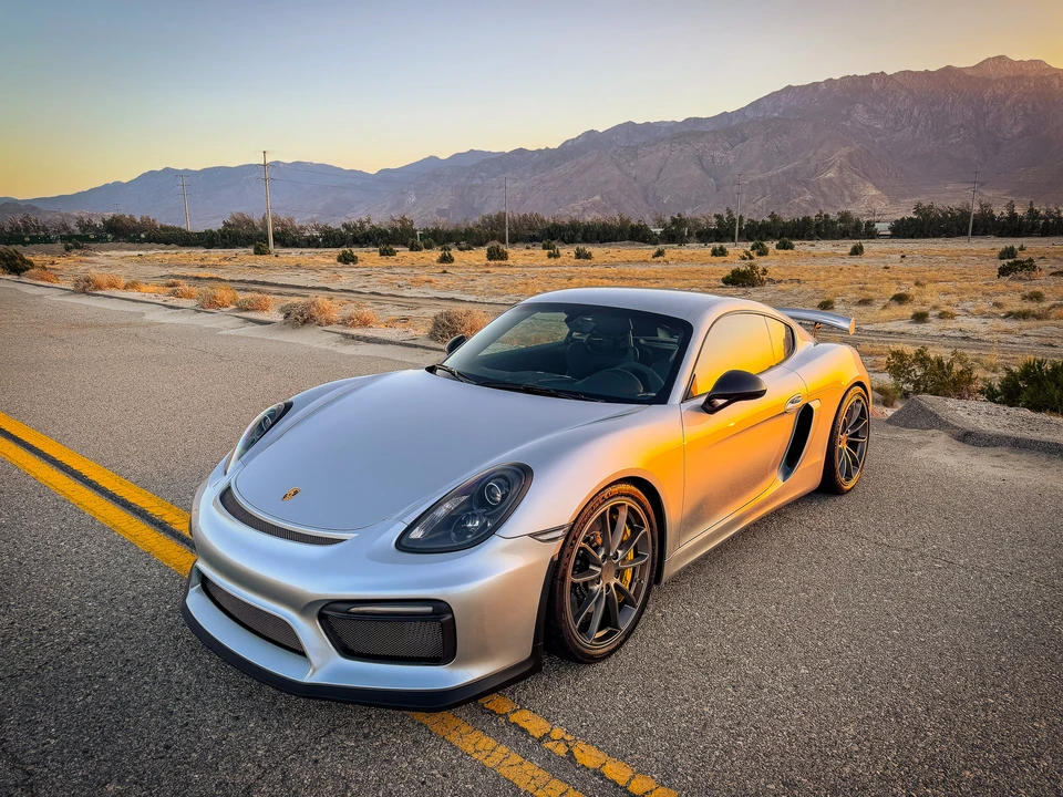 2016 Porsche 981 Cayman GT4 - Image 9 of 31