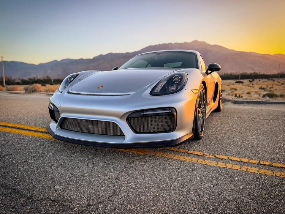 2016 Porsche 981 Cayman GT4 - Image 2 of 31