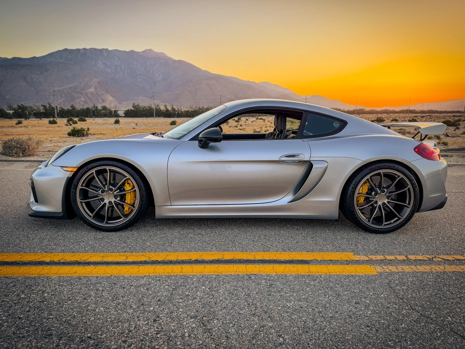 2016 Porsche 981 Cayman GT4 - Image 22 of 31
