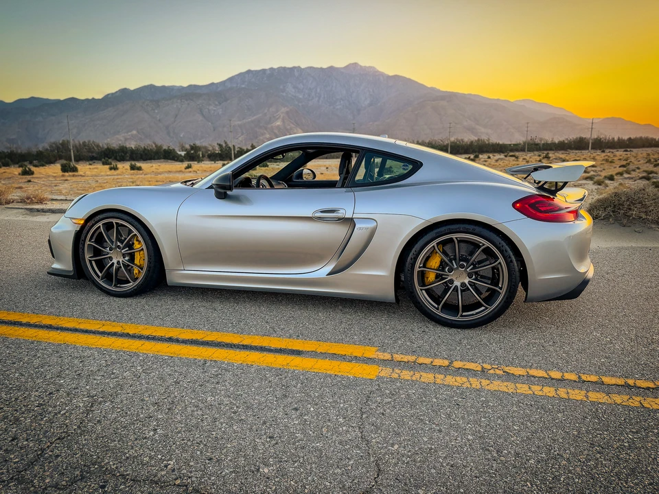 2016 Porsche 981 Cayman GT4 - Image 24 of 31