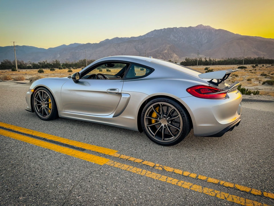 2016 Porsche 981 Cayman GT4 - Image 28 of 31