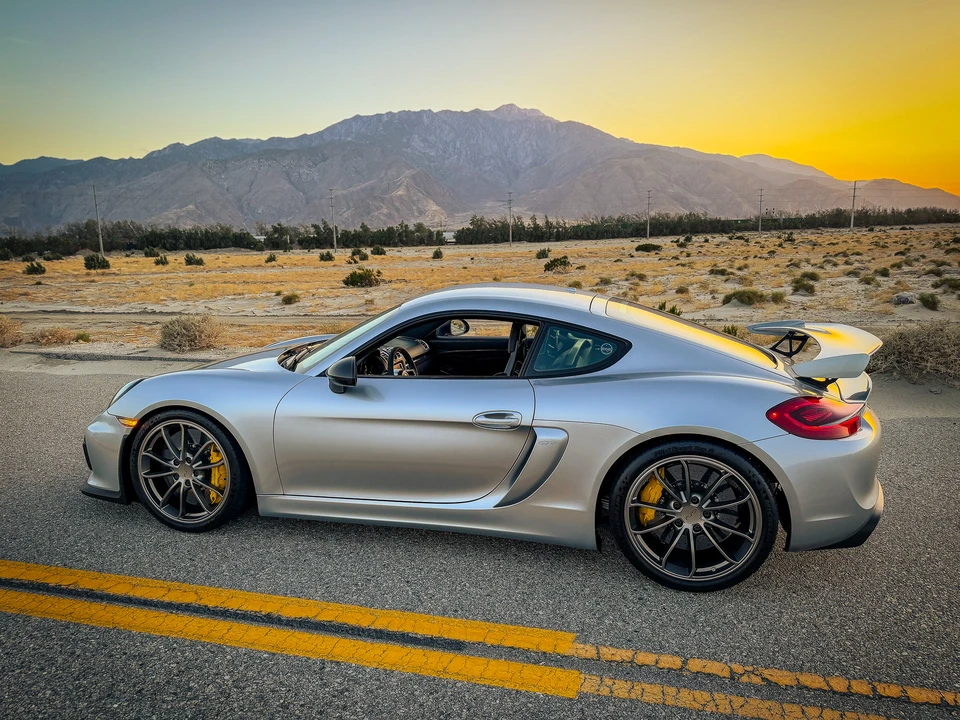 2016 Porsche 981 Cayman GT4 - Image 25 of 31