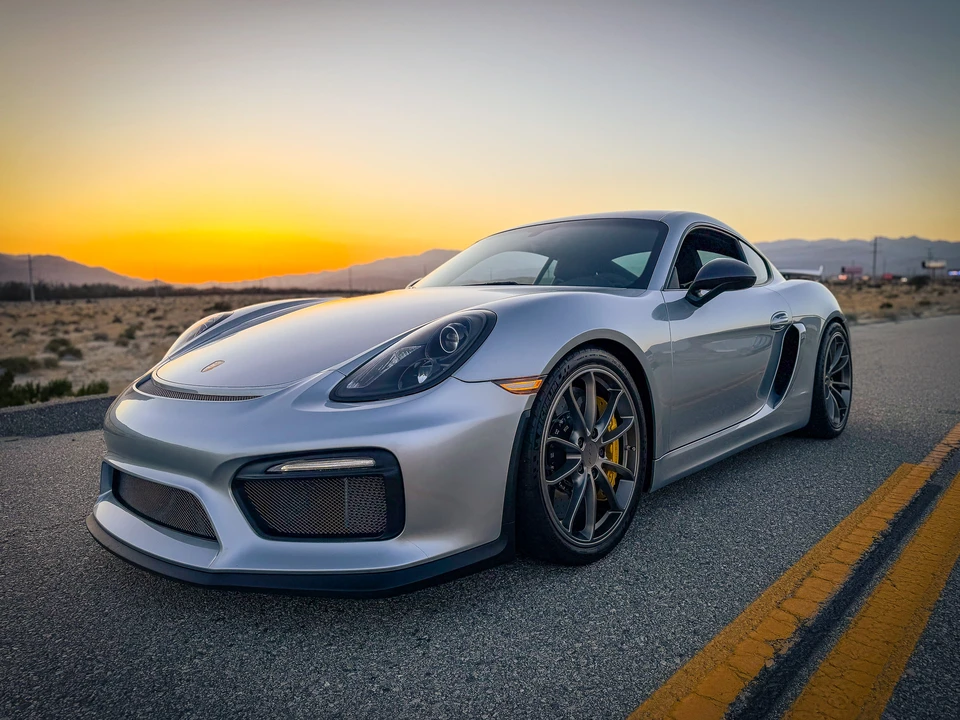 2016 Porsche 981 Cayman GT4 - Image 8 of 31