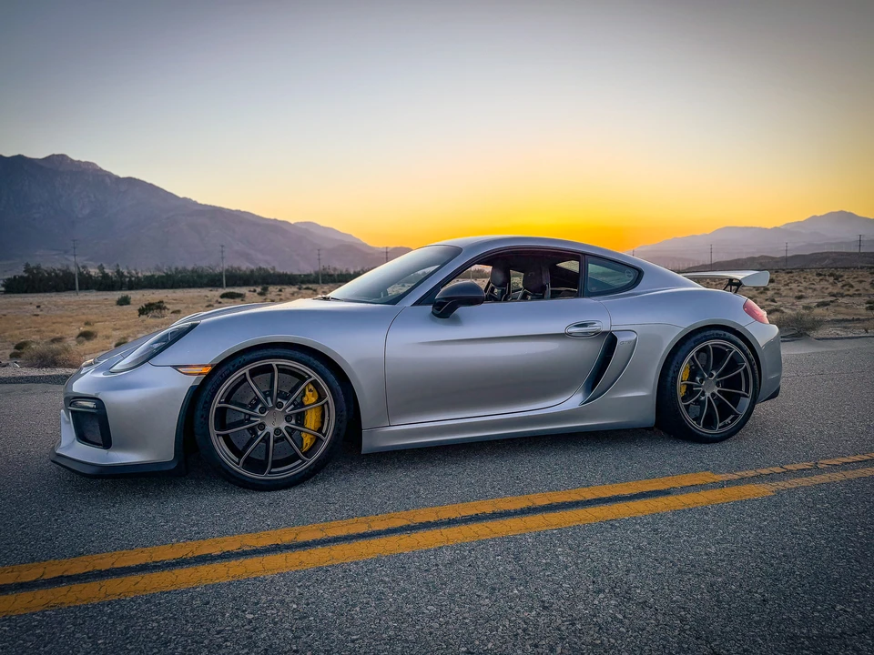 2016 Porsche 981 Cayman GT4 - Image 18 of 31