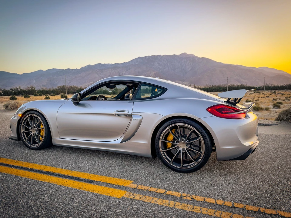 2016 Porsche 981 Cayman GT4 - Image 27 of 31
