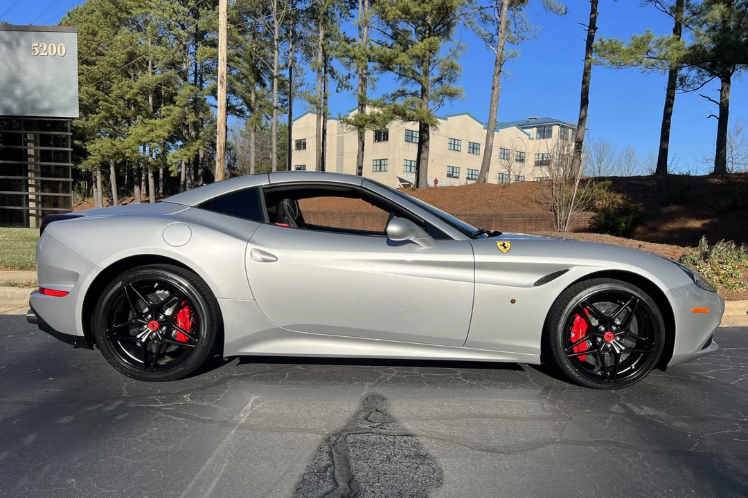 2017 Ferrari California T - Image 6 of 31