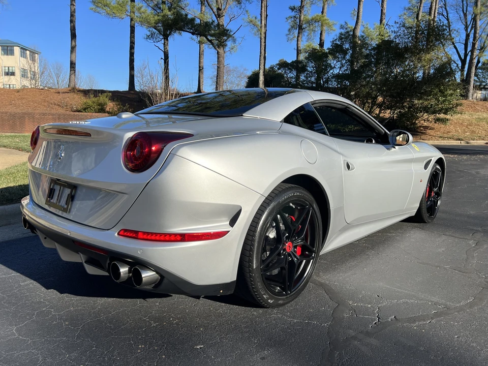 2017 Ferrari California T - Image 5 of 31