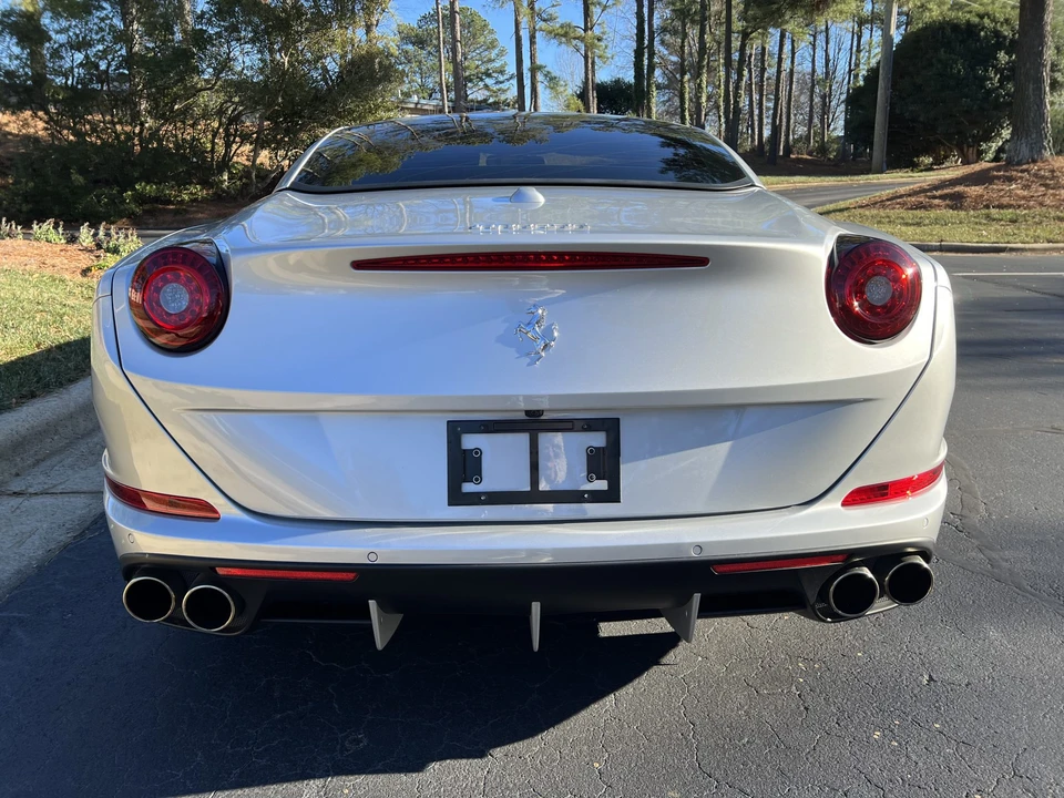 2017 Ferrari California T - Image 4 of 31