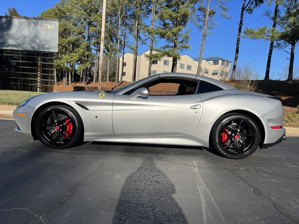 2017 Ferrari California T - Image 2 of 31