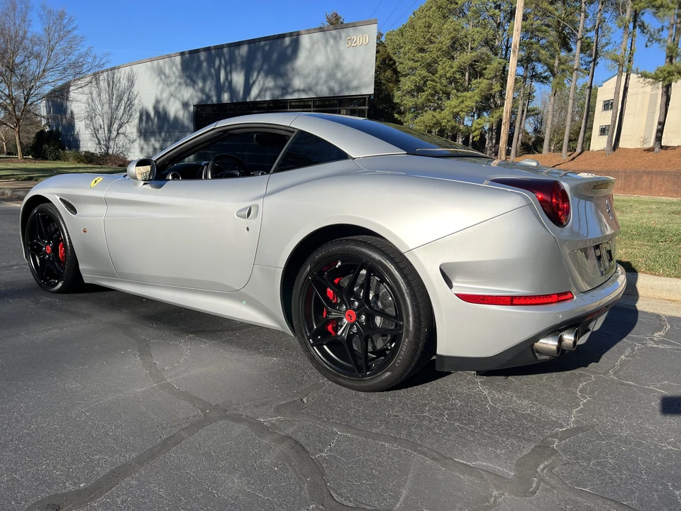 2017 Ferrari California T - Image 3 of 31