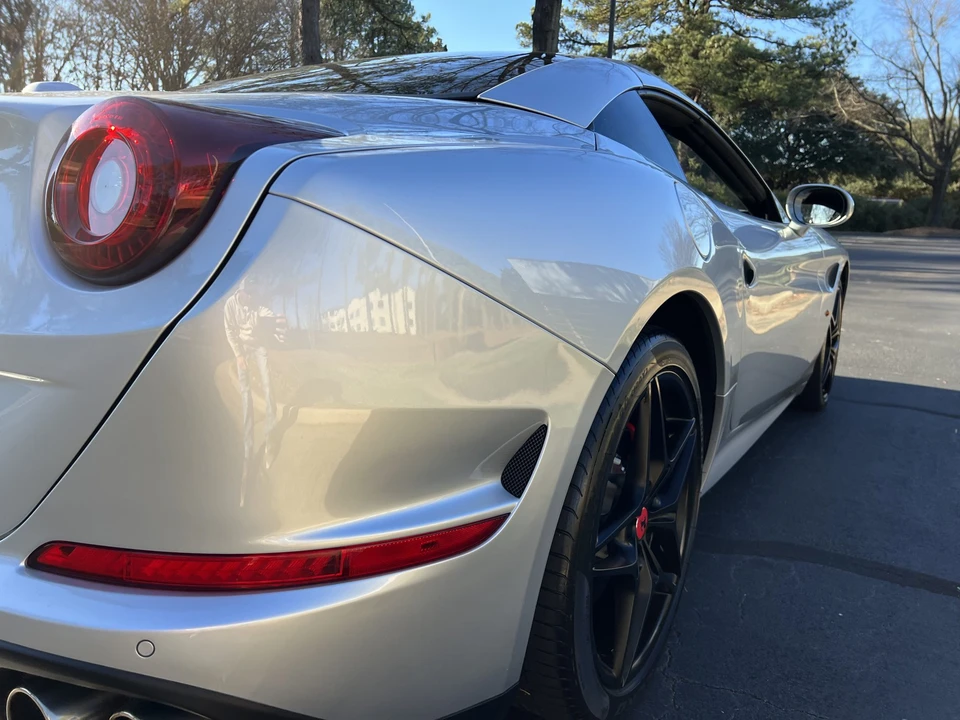 2017 Ferrari California T - Image 30 of 31