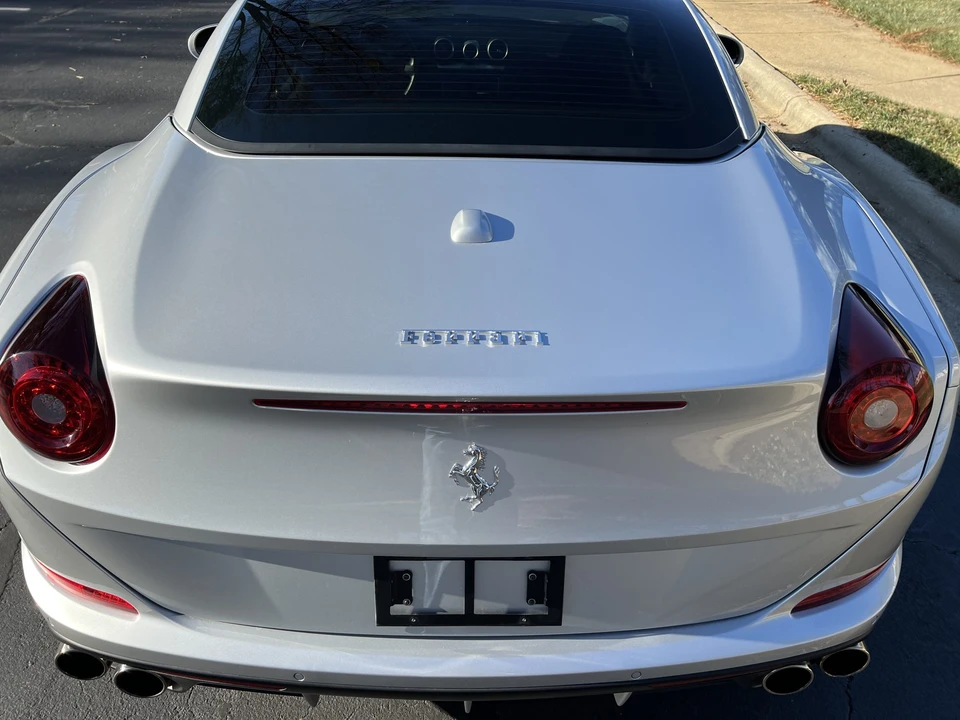 2017 Ferrari California T - Image 26 of 31