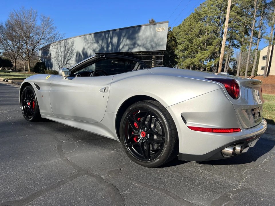 2017 Ferrari California T - Image 12 of 31