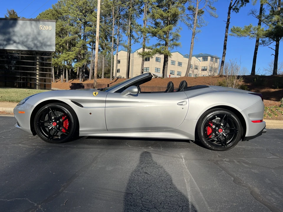 2017 Ferrari California T - Image 10 of 31