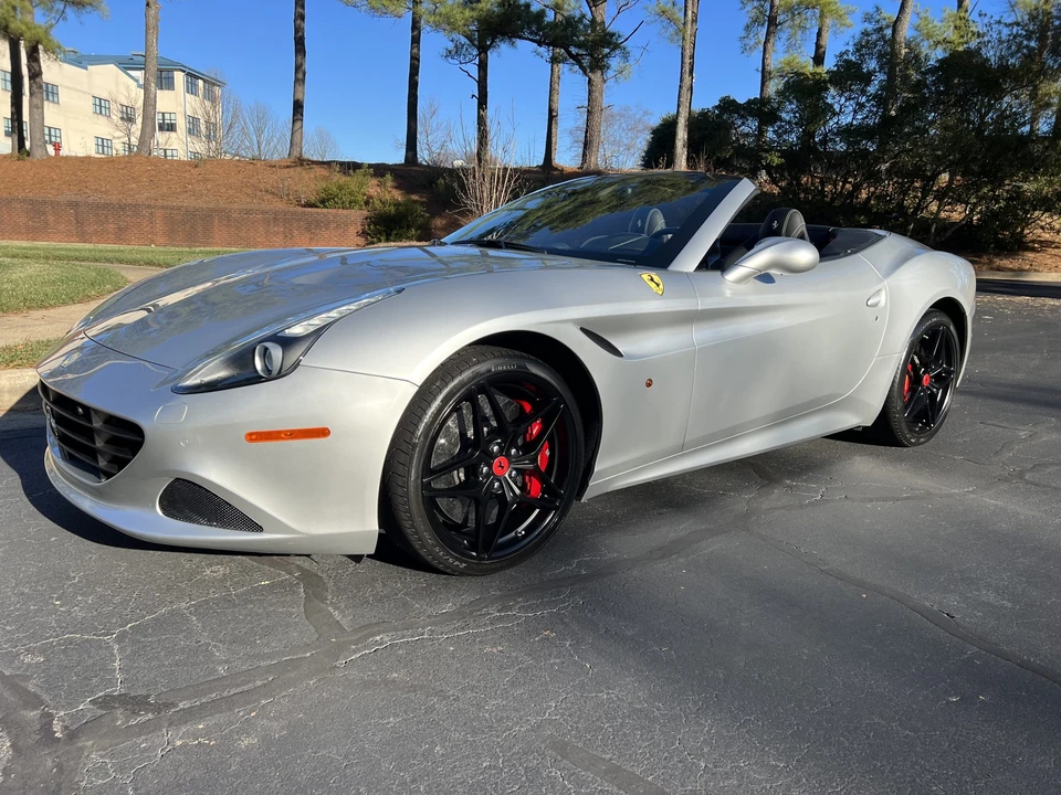 2017 Ferrari California T - Image 9 of 31