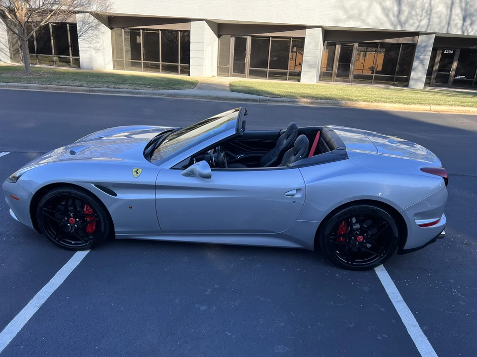2017 Ferrari California T - Image 11 of 31