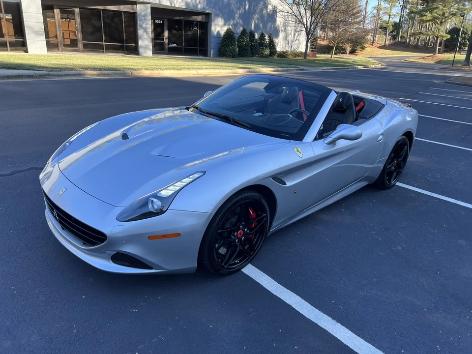 2017 Ferrari California T - Image 8 of 31