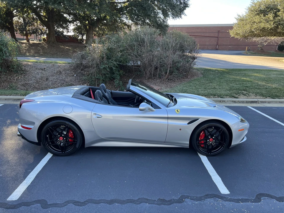 2017 Ferrari California T - Image 14 of 31