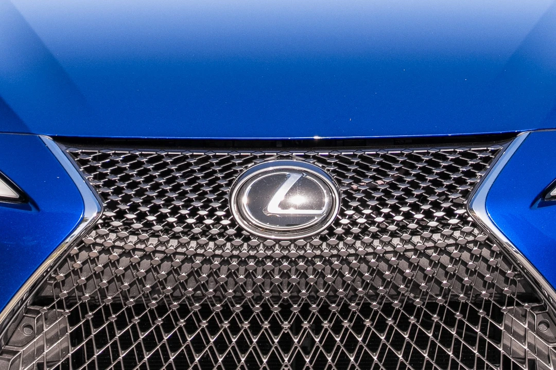 2018 Lexus LC - Image 14 of 31