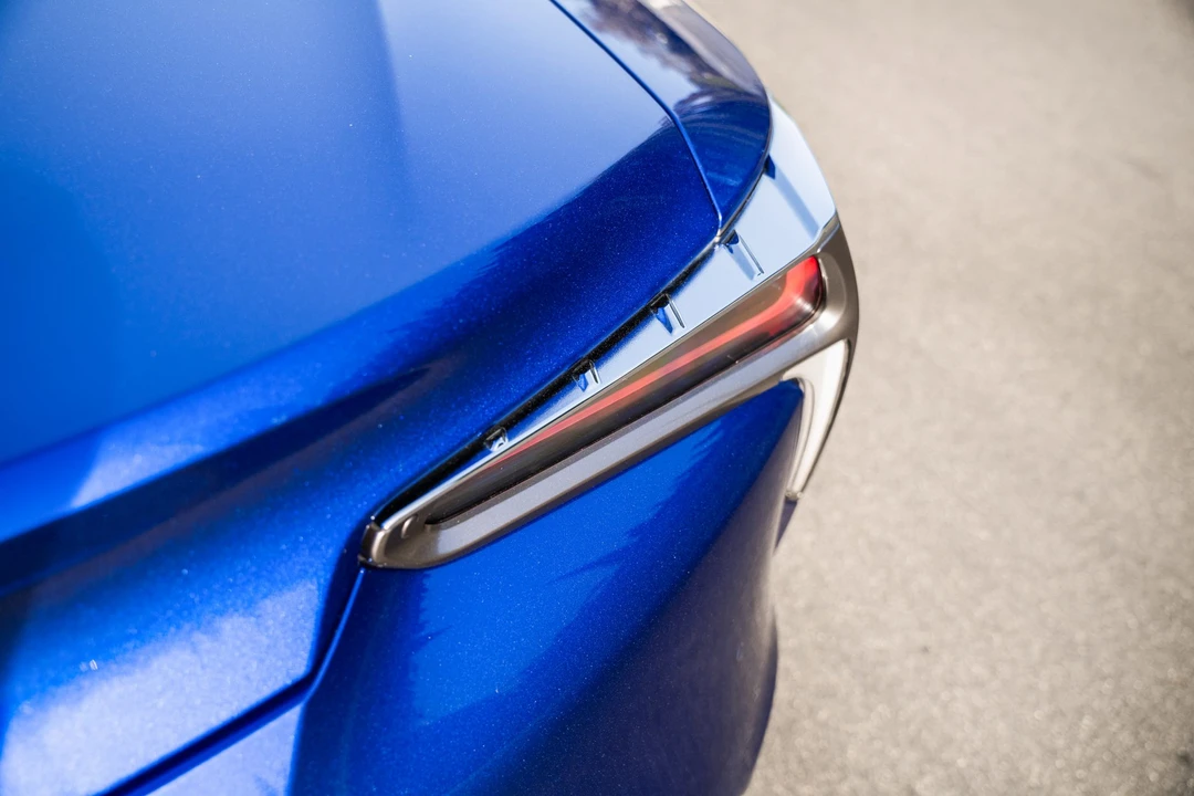 2018 Lexus LC - Image 29 of 31
