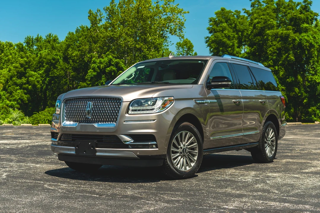 2020 Lincoln Navigator 4th Gen - Image 3 of 31