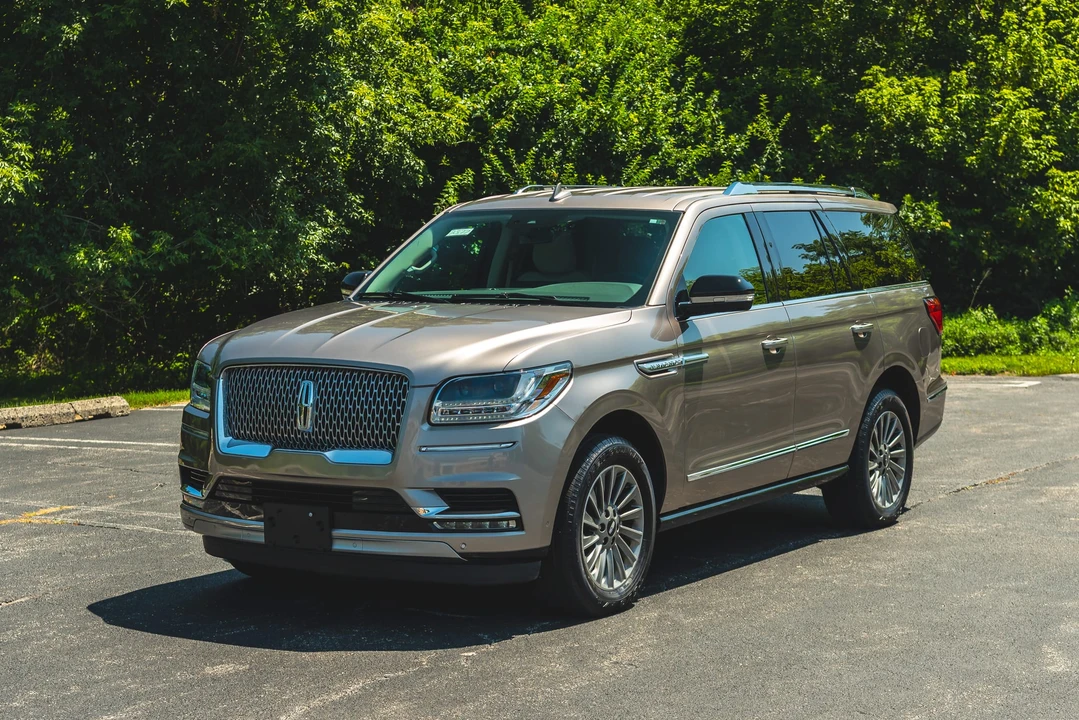 2020 Lincoln Navigator 4th Gen - Image 2 of 31