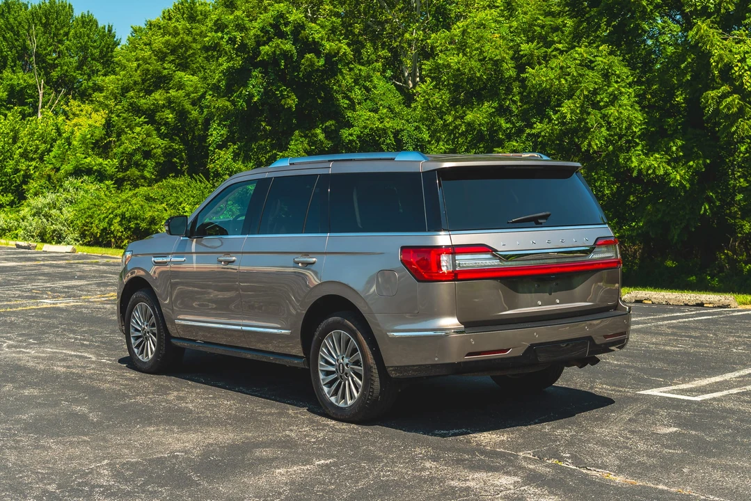 2020 Lincoln Navigator 4th Gen - Image 13 of 31