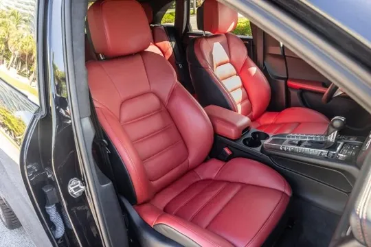 2021 Porsche Macan Turbo - Image 4 of 7