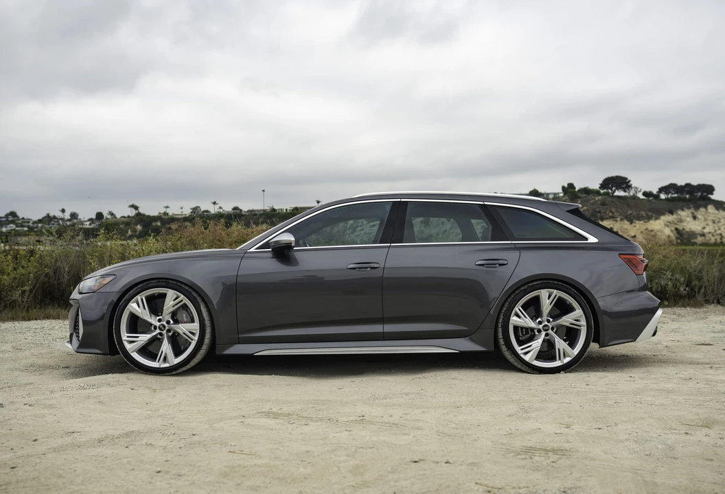 2022 Audi C8 RS6 - Image 28 of 31