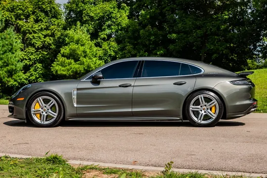 2022 Porsche Panamera Turbo S Executive