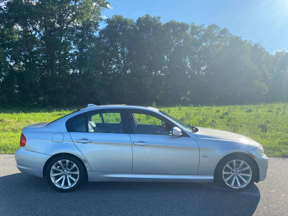 2011 BMW E90 3 Series Sedan - Image 5 of 22