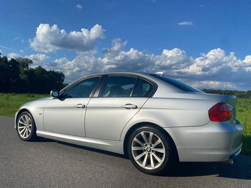 2011 BMW E90 3 Series Sedan - Image 8 of 22