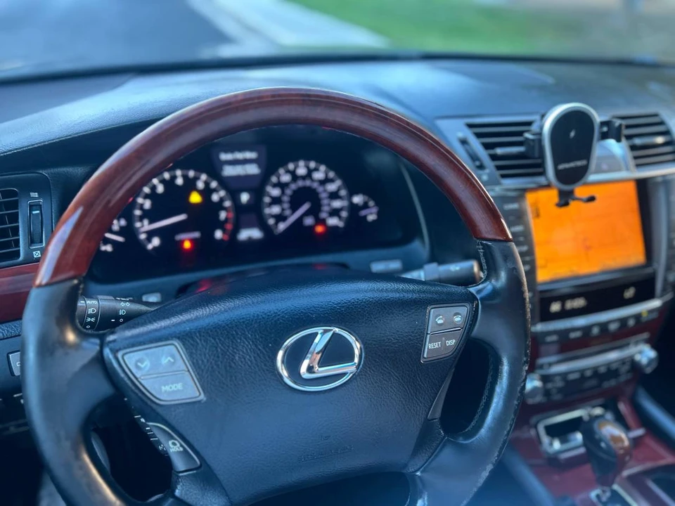 2011 Lexus LS 4th Gen - Image 19 of 24