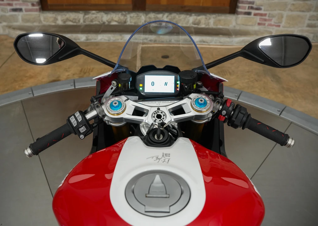 2022 Ducati V2 - Image 24 of 31