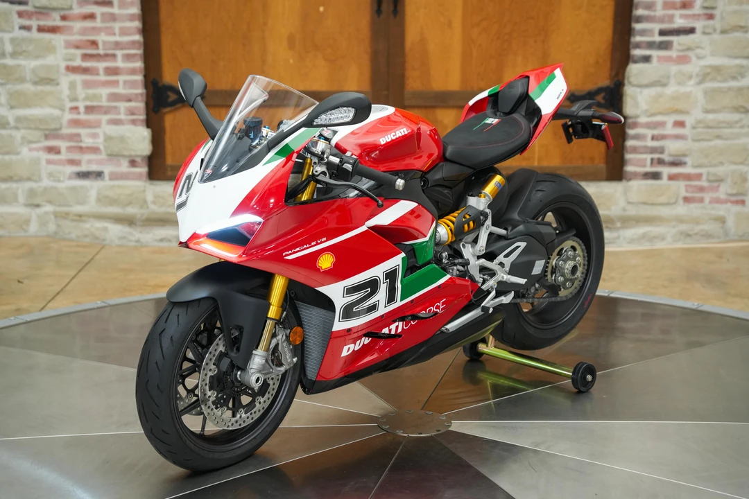 2022 Ducati V2 - Image 2 of 31
